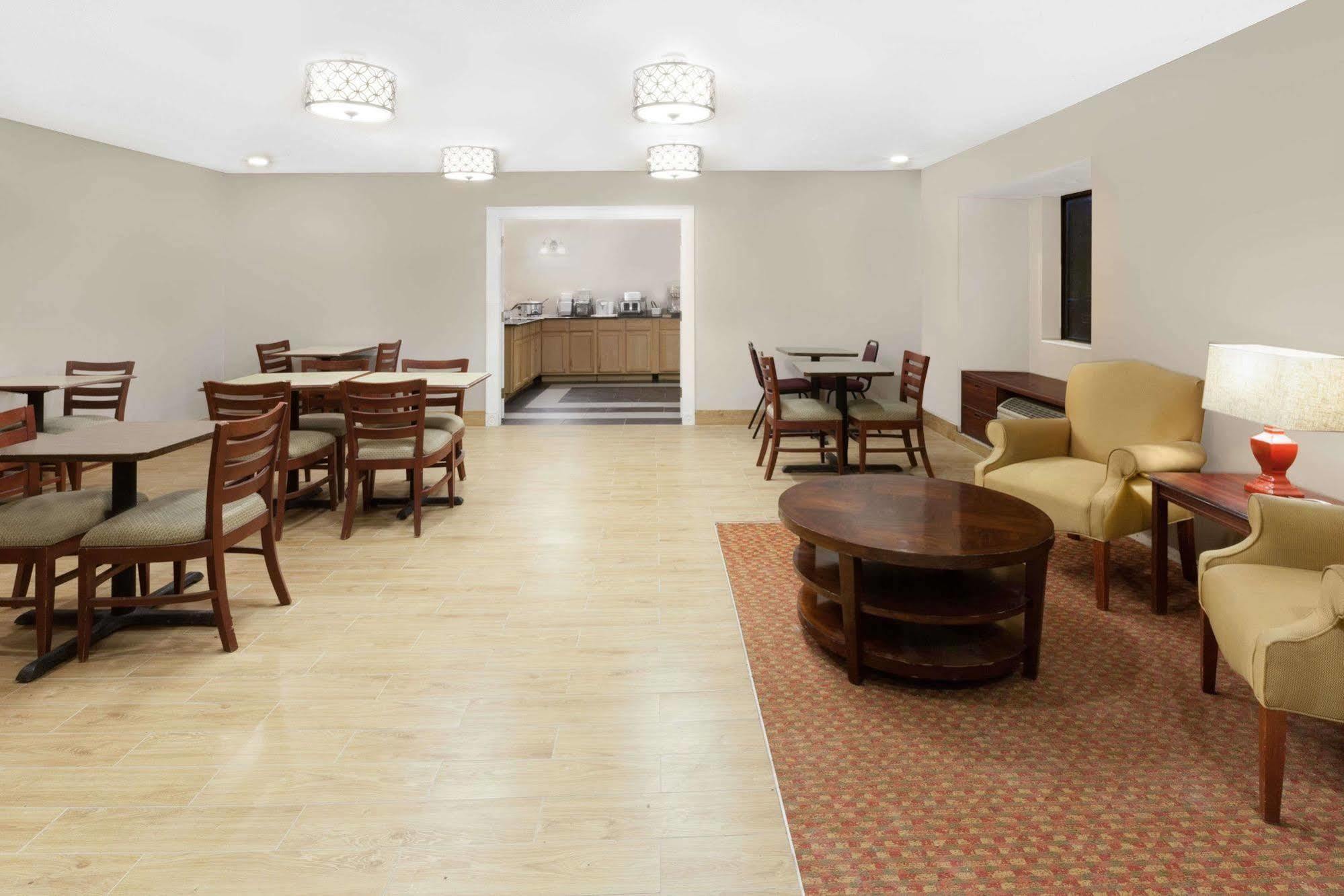 Hotel Baymont By Wyndham Gaylord Exteriér fotografie